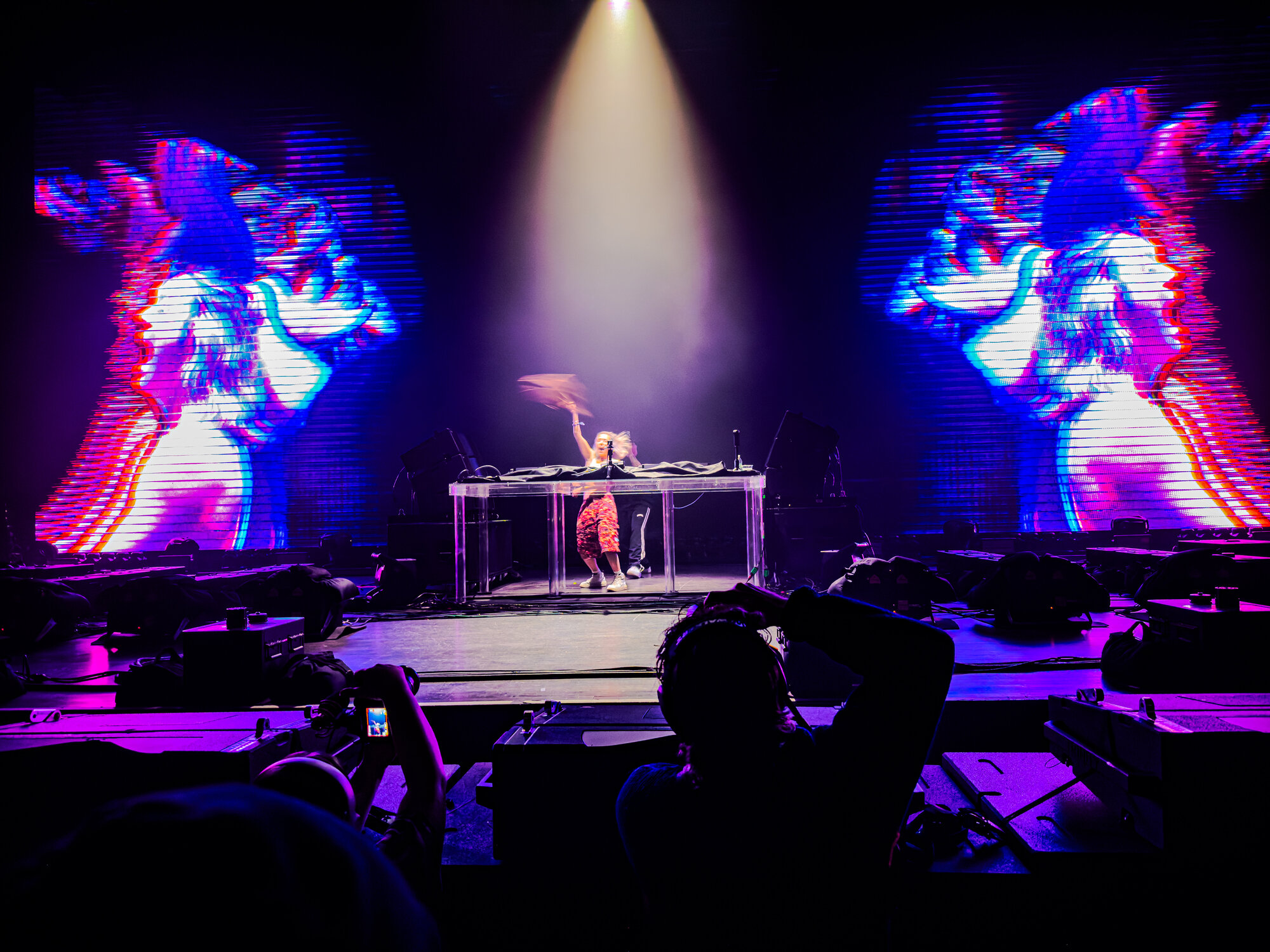 Sippy is losing her mind dancing and dropping.