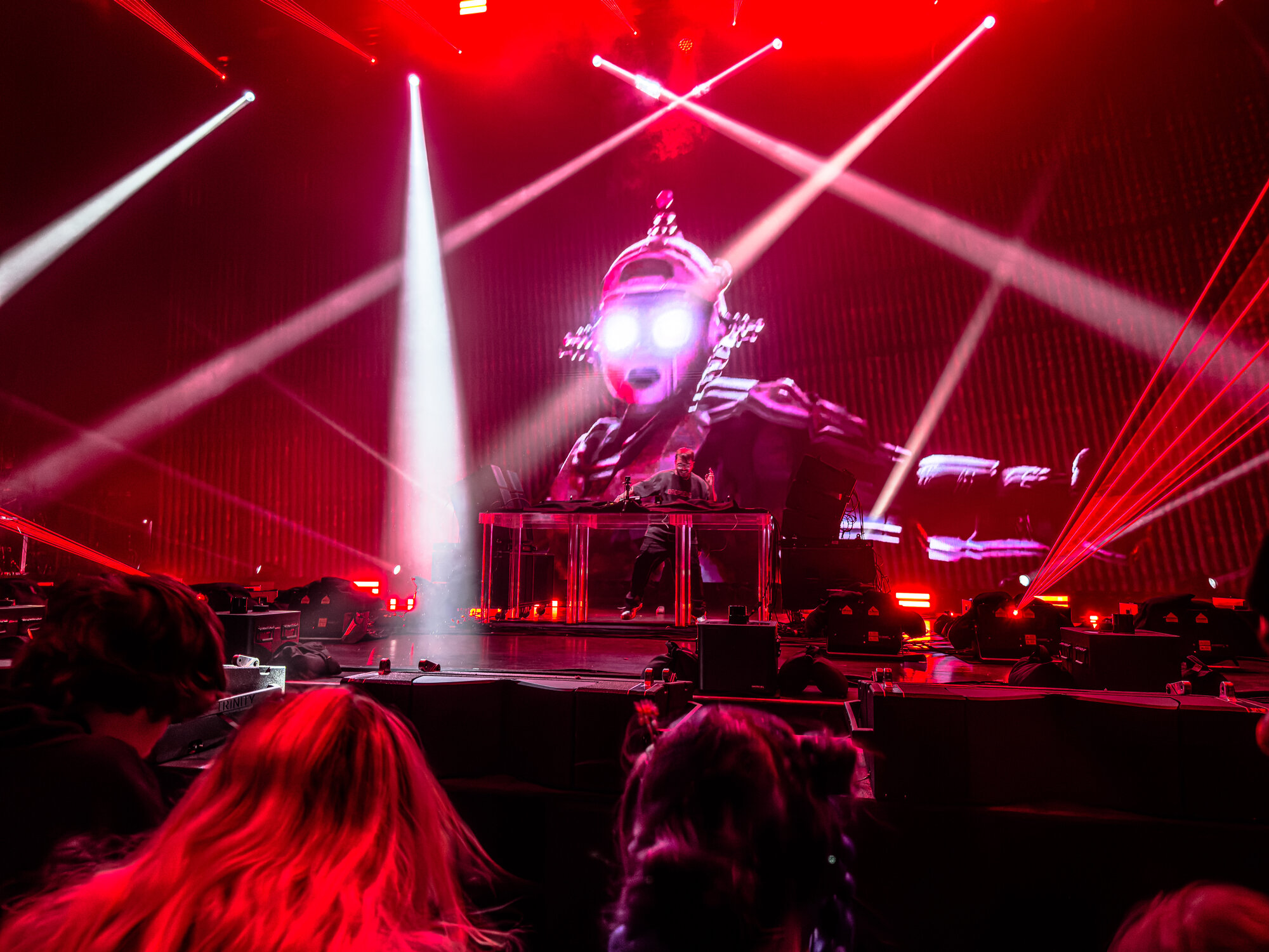 That robot and/or Ray himself is going to murder us with a drop.